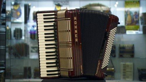 How It's Made Season 11 Episode 9 - Accordions, Pineapples, Artificial Joints