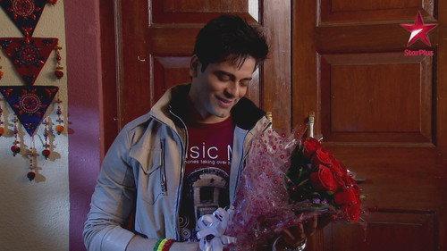 Iss Pyaar Ko Kya Naam Doon? Season 5 Episode 18 - Arnav Hides in Khushi's Room