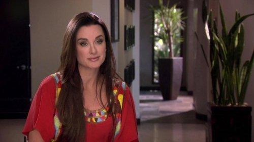 The Real Housewives of Beverly Hills Season 1 Episode 7 - My Mansion Is Bigger Than Your Mansion