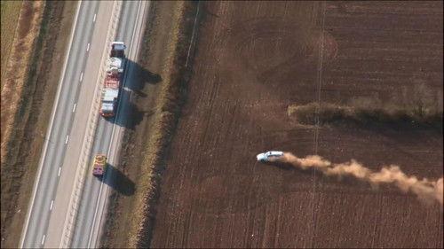 Fångat på polisens kamera Season 1 Episode 13 - Car chase in a field