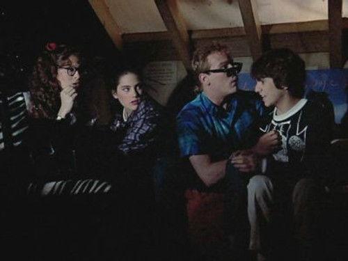 Square Pegs Season 1 Episode 20 - The Arrangement