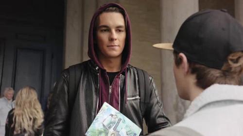 Find Me in Paris Season 1 Episode 22 - They Know