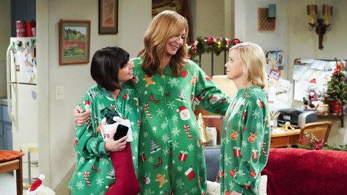 Mom Season 7 Episode 10 - Higgledy-Piggledy and a Cat Show