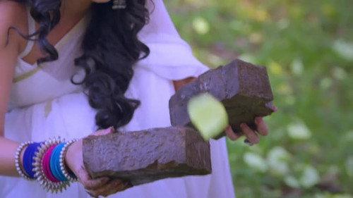 Chand Jalne Laga Season 1 Episode 1 - Tara visits an abandoned mansion