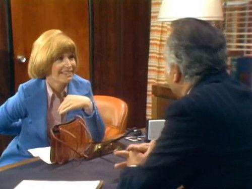 One Day at a Time Season 1 Episode 4 - How to Succeed Without Trying