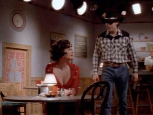 Northern Exposure Season 6 Episode 20 - Buss Stop