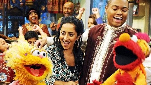 Sesame Street Season 48 Episode 24 - My Rhaki Family