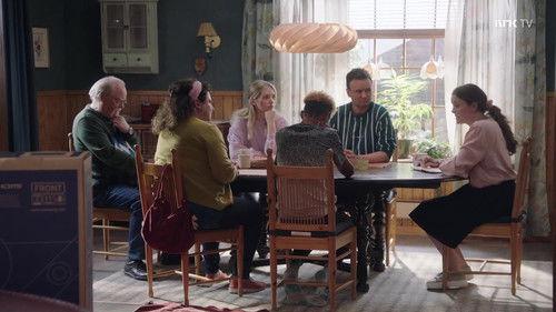 Familien Lykke Season 1 Episode 2 - British crime & chill