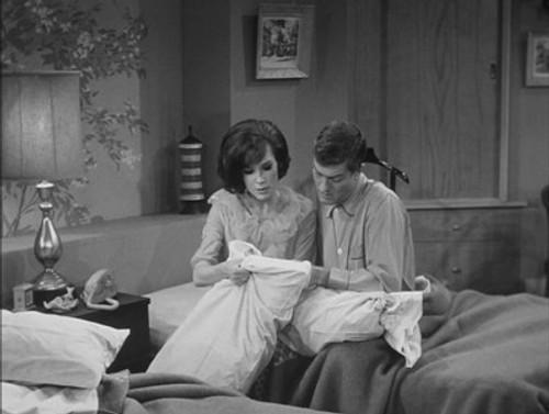 The Dick Van Dyke Show Season 4 Episode 21 - The Case of the Pillow