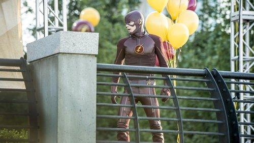 The Flash Season 2 Episode 1 - The Man Who Saved Central City