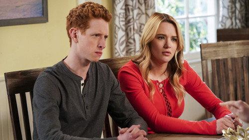 Life in Pieces Season 3 Episode 18 - Portrait Plagiarism Renter Scam