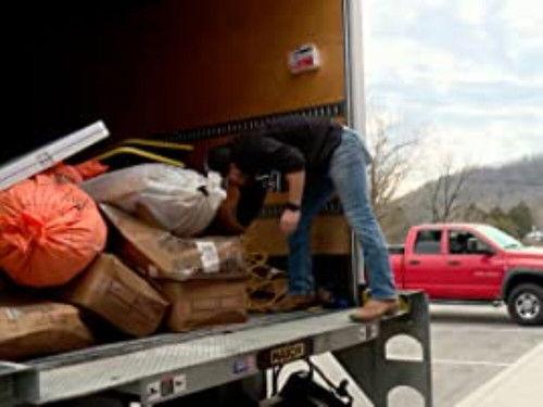 Bringing Up Bates Season 10 Episode 10 - Lawson’s New Love and the Boutique’s New Digs!