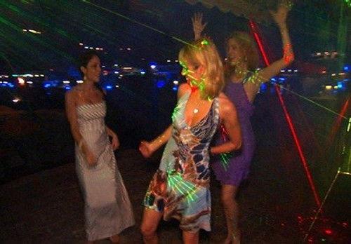 The Real Housewives of New York City Season 3 Episode 11 - Housewives Overboard