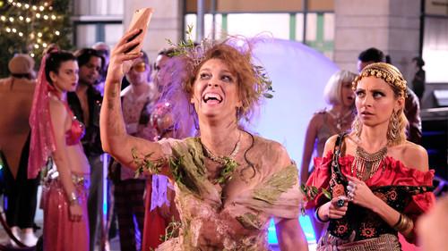 Great News Season 2 Episode 5 - Night of the Living Screen