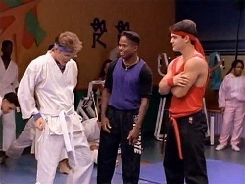 Power Rangers Season 1 Episode 1 - Day of the Dumpster