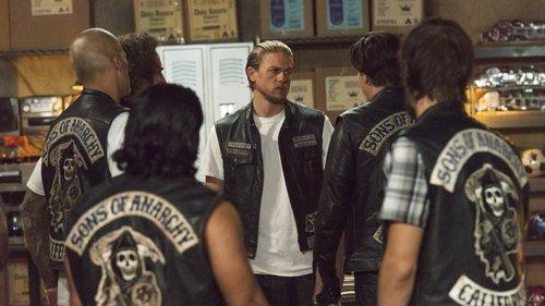 Sons of Anarchy Season 7 Episode 11 - Suits of Woe