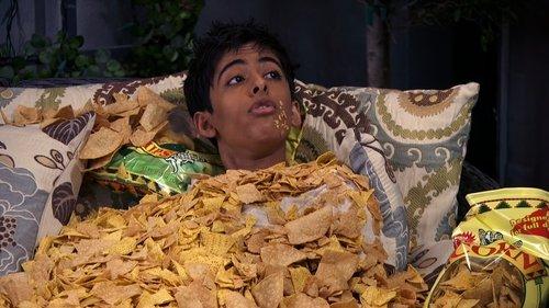 Jessie Season 4 Episode 16 - Identity Thieves