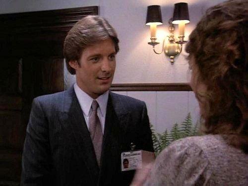 Scarecrow and Mrs. King Season 1 Episode 2 - There Goes the Neighborhood