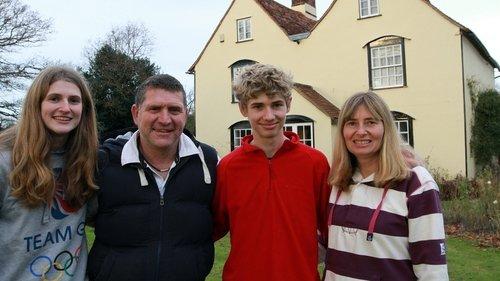 Rich House, Poor House Season 1 Episode 3 - Episode 3