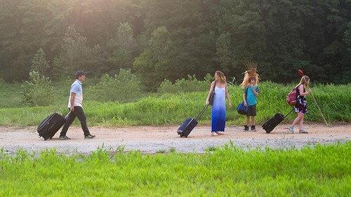 The Detour Season 1 Episode 10 - The Beach