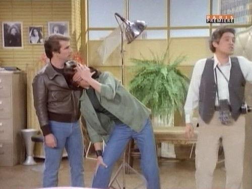 Happy Days Season 7 Episode 9 - Joanie Busts Out