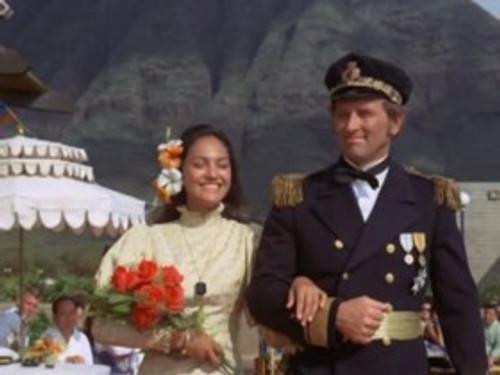 Hawaii Five-O Season 2 Episode 25 - Kiss The Queen Goodbye