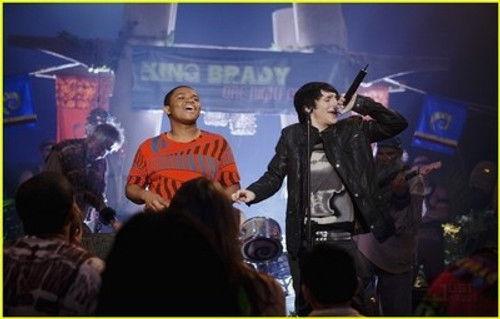 Pair of Kings Season 1 Episode 14 - Tone Deaf Jam