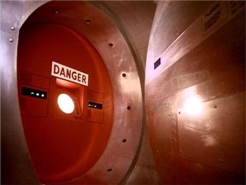 Space: 1999 Season 2 Episode 19 - The Bringers of Wonder (2)