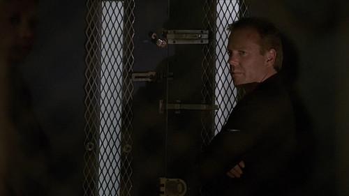 24 Season 2 Episode 22 - Day 2: 5:00 A.M.-6:00 A.M.