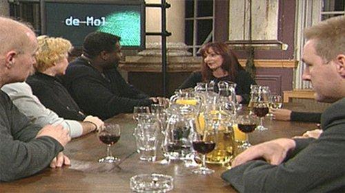Wie is de Mol? Season 1 Episode 9 - Season 1, Episode 9