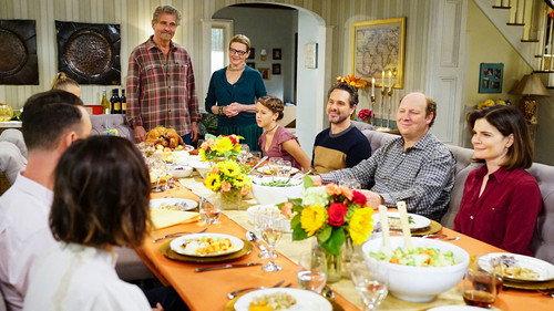 Life in Pieces Season 3 Episode 4 - Testosterone Martyr Baked Knife