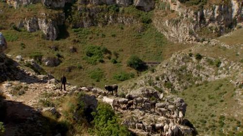 Italy Unpacked Season 3 Episode 1 - From the Stones to the Stars