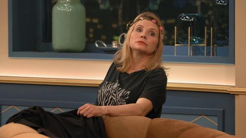 LOL: Last One Laughing Season 2 Episode 3 - Kisses and carnival