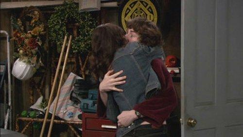 The War at Home Season 1 Episode 7 - Cheers