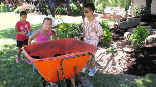 Kate Plus 8 Season 4 Episode 4 - Green Thumb Gosselins