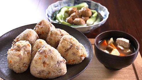 Background image for Rika's TOKYO CUISINE: Rika's Soul Food, Kashiwa-meshi Chicken & Rice