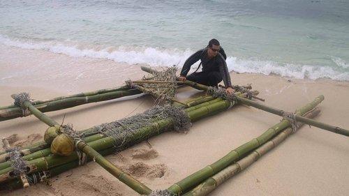 Man vs. Wild Season 5 Episode 1 - Western Pacific