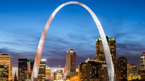 Bizarre Foods: Delicious Destinations Season 1 Episode 11 - St Louis