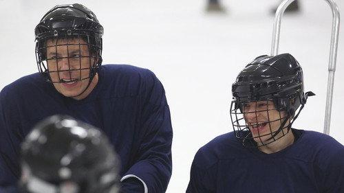 Speechless Season 1 Episode 9 - S-L-E--SLED HOCKEY