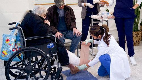 Dr. Pimple Popper Season 9 Episode 10 - Leaky Legs
