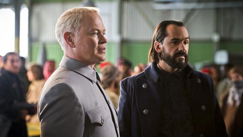 DC's Legends of Tomorrow Season 1 Episode 2 - Pilot (2)