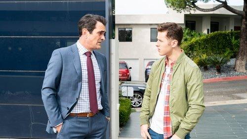 Modern Family Season 10 Episode 16 - Red Alert