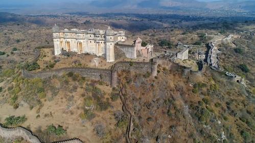 Legendary Locations Season 1 Episode 11 - If Walls Could Talk