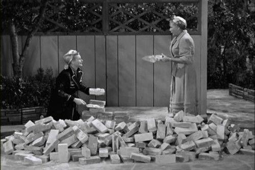 I Love Lucy Season 6 Episode 24 - Building a B.B.Q.