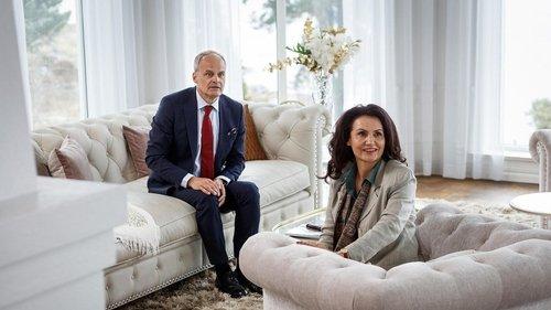 Solsidan Season 7 Episode 4 - Fredde is to be interviewed by Dagens Industri