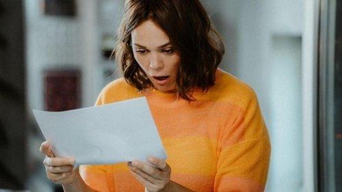 Mademoiselle Holmes Season 2 Episode 1 - Follow the chat