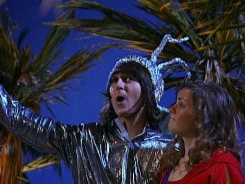 Hannah Montana Season 3 Episode 9 - Papa's Got a Brand New Friend