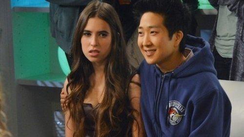 The Neighbors Season 2 Episode 8 - Good Debbie Hunting