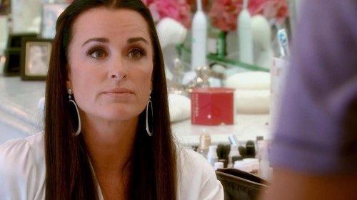 The Real Housewives of Beverly Hills Season 3 Episode 13 - Game of Scones