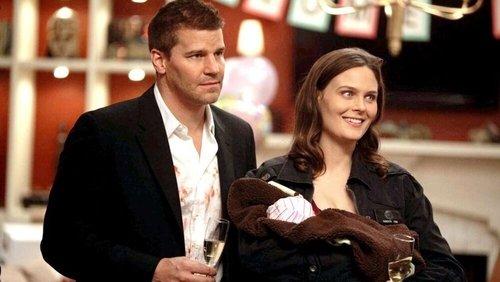 Bones Season 2 Episode 6 - The Girl in Suite 2103